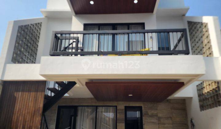 Rumah Cantik Dalam Town House Di Kebagusan
jakarta Selatan. 1