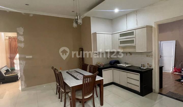 Dijual Rumah Komplek Elit Taman Duren Sawit Row Jalan 4 Mobil Besar!!! 2