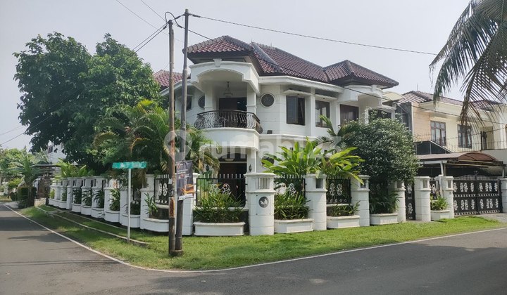 For Sale Hook House in the Elite Area of Duren Sawit 1