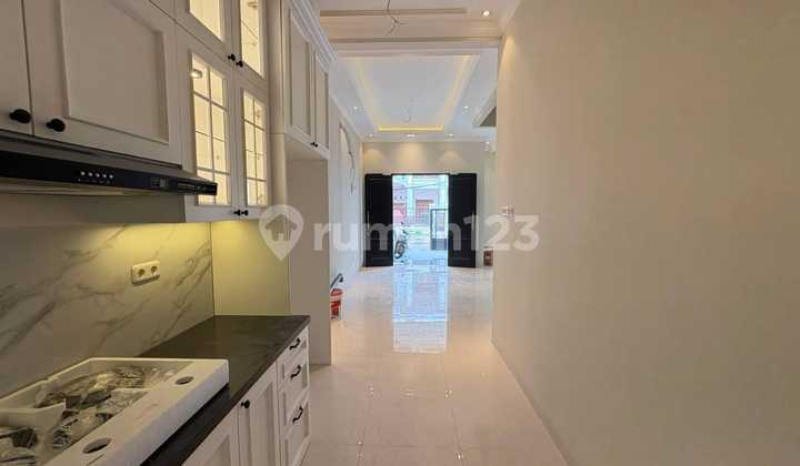 Rumah Baru Modern Classic Dalam Komplek Akses Super Lebar di Cempaka Putih Jakarta Pusat 2