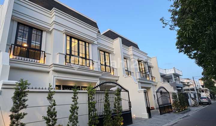 Dijual Brand New Rumah Mewah American Classic dengan Rooftop di Cempaka Putih