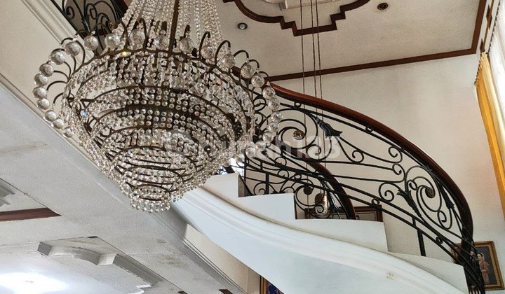 Or Sale House Hook in the Elite Area of Duren Sawit 2