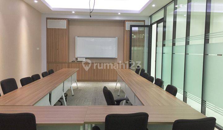 Area untuk kantor di gedung menara batavia 2