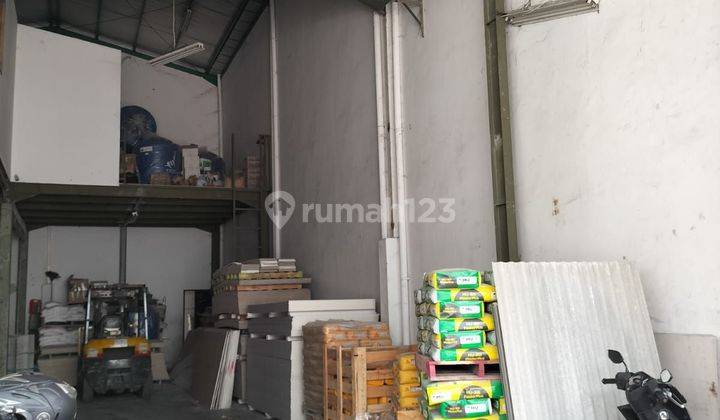 Gudang Siap Pakai di Daanmogot 2