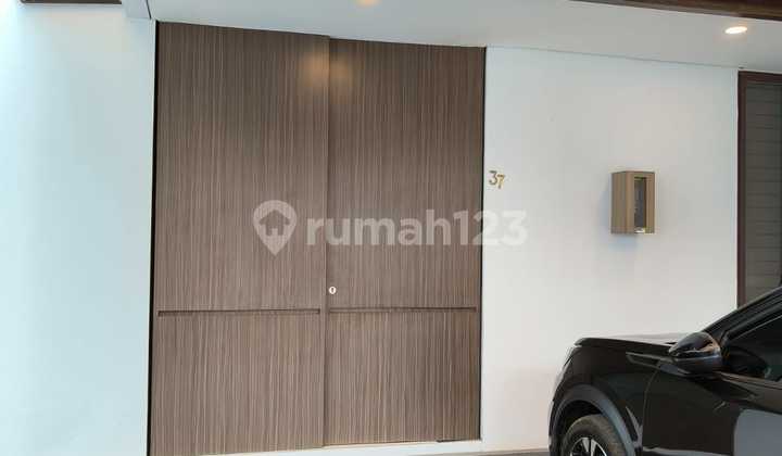 Beautiful and Ready-to-Occupy House in Manyar PIK 2