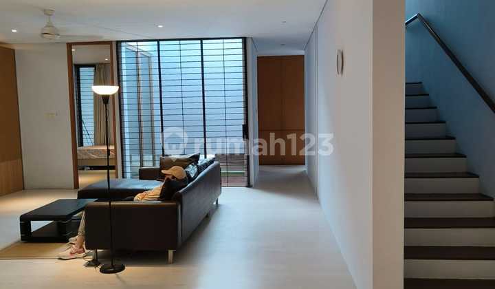 Beautiful and Ready-to-Occupy House in Manyar PIK