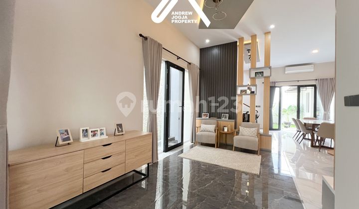 Jual Rumah Mewah Purwomartani Dekat Pamela 7 Taman Belakang Luas 2