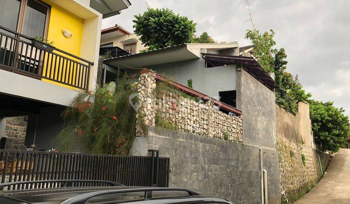 Di  Rumah Jl. Awiligar Ria 3 2