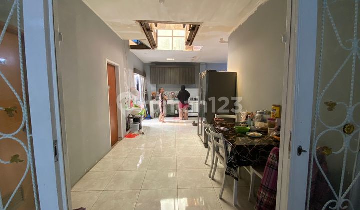 Modern Residence in Arcamanik, Bandung City. In a Modern Housing Complex with Complete Social Facilities, Comfortable and Wide Roads. 2