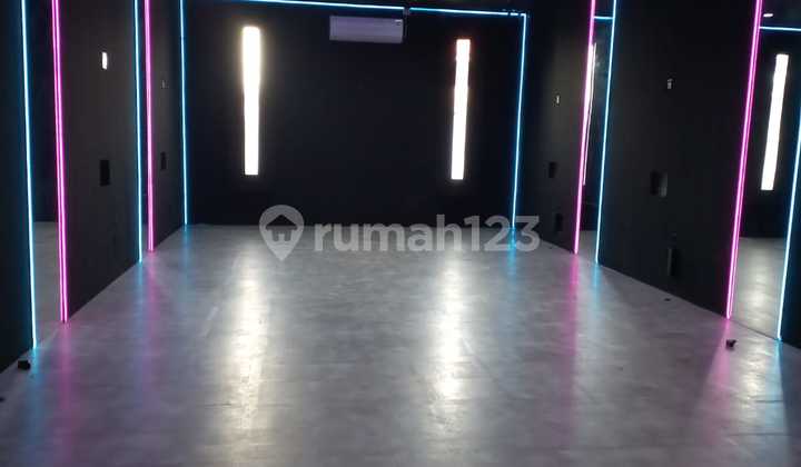 For Rent: Only the 2nd and 3rd Floor Shop Houses at Setrasari Mall. Strategic Location! For Rent: Only the 2nd and 3rd Floor Shop Houses at Setrasari Mall. Strategic Location!