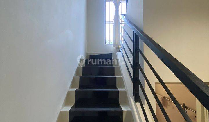 Dijual murah rumah 2 lantai  full renovasi  di bona vista batam  2