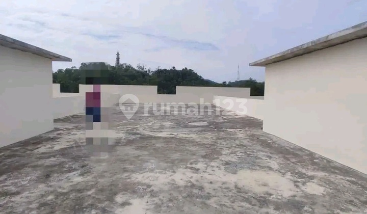 For Sale Cheap 3-Story Row House in Tiban and Batu Aji 2