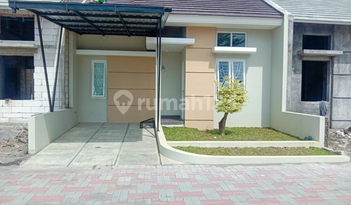 RUMAH SIAP HUNI MURAH TEPI JALAN RAYA PLUNENG 7