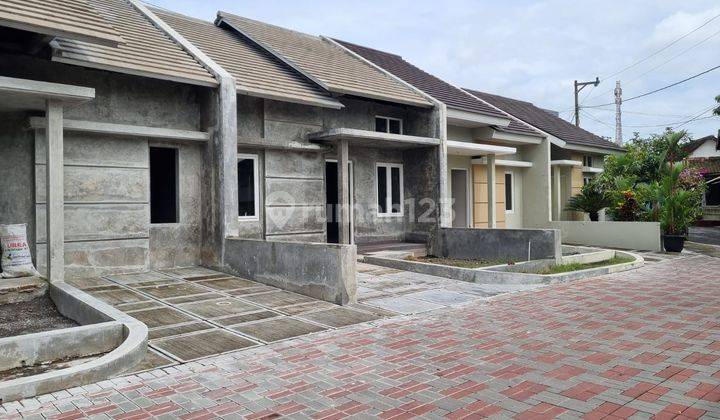 RUMAH SIAP HUNI MURAH GRATIS SEMUA BIAYA DI PLUNENG 1
