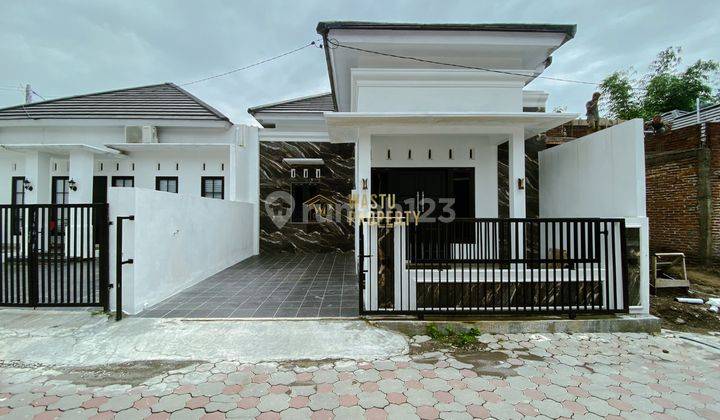 RUMAH CANTIK SIAP HUNI BONUS PAGAR 700JTAN DI NGAGLIK 1