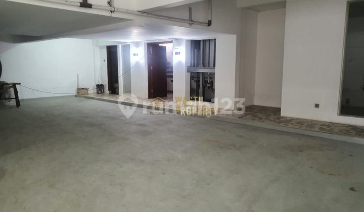 Hunian Menawan dengan Privat Poll di Kebayoran Lama 2