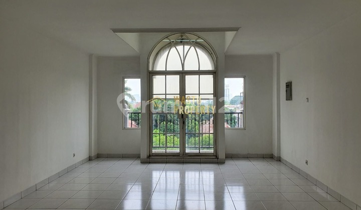 Beautiful 4-Story Shophouse in Pondok Indah, South Jakarta Beautiful 4-Story Shophouse in Pondok Indah, South Jakarta