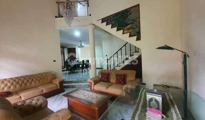 Rumah Second Cantik di Jakarta Timur Dekat Stasiun Ciracas 2