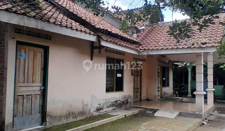 DIJUAL TANAH DENGAN BANGUNAN DEKAT WESTLAKE 
 1