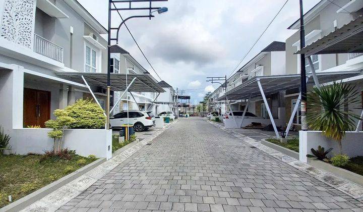 RUMAH 2 LANTAI DALAM PERUMAHAN DI GODEAN 2