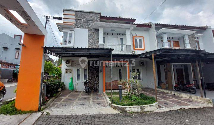 Rumah Mewah Dengan Kost Produktif, Furnished, Sangat Dekat Uii 1