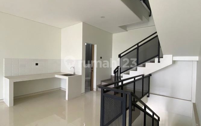 For Rent Modern 3-Story Strategic Shop House on Jalan Mangesti Raya Baki 2