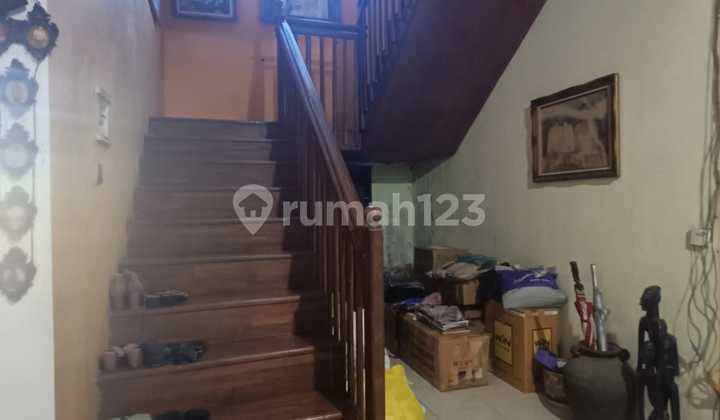 Dijual Rumah Megah 2,5 Lantai: Jl. Kacer, Manahan – Premium Living di Solo! 2