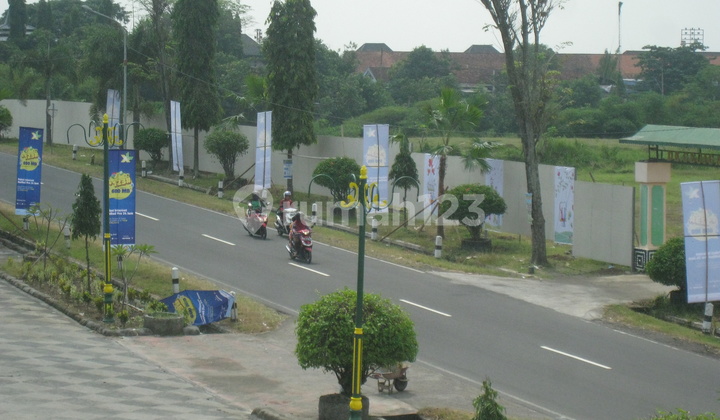 For Sale: Adi Soemarmo Street Shop House, Strategic Location, Near the Airport. 2