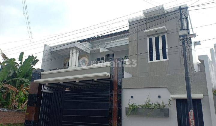 Rumah Mewah Siap Huni, Desain Modern di Kadipiro, Solo 1