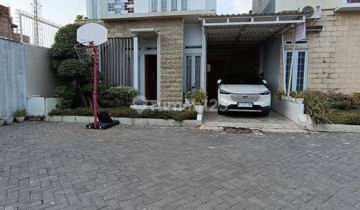 Dijual Rumah Semi Furnish di Kawasan Perumahan Celesta, Gentan 1