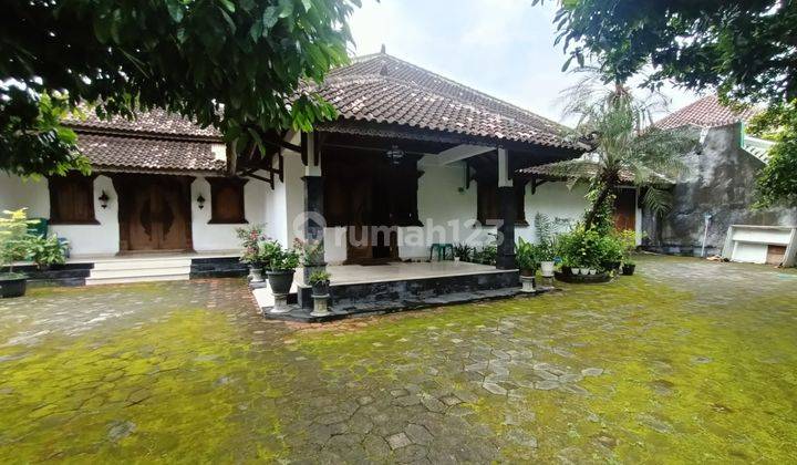 Dijual Rumah Classic Terawat Dengan Kayu Jati di Punggawan, Solo 1