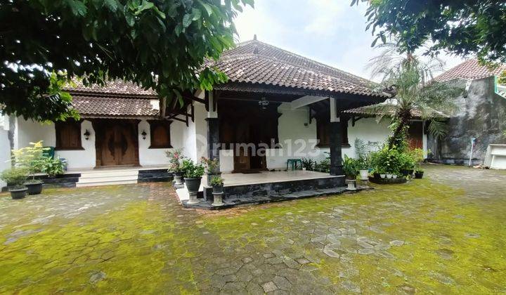 Dijual Rumah Classic Terawat Dengan Kayu Jati di Punggawan, Solo 2