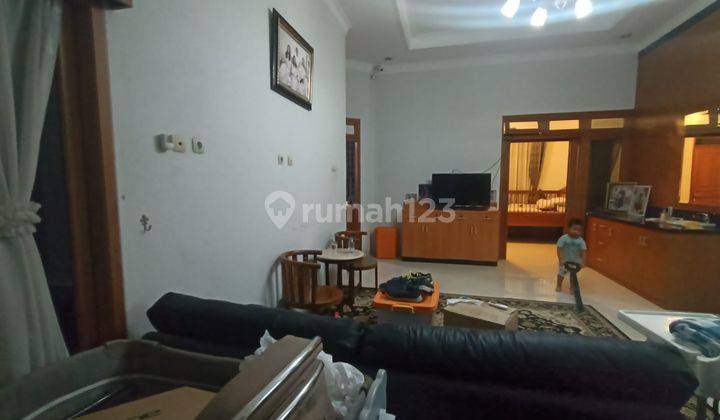 Rumah Full Furnish Tengah Kota Solo, 200 Dari Jl. Slamet Riyadi 2