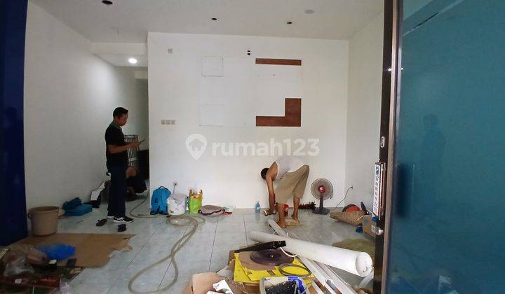 Disewakan Ruko 3 Lantai Strategis di Jl. Ir Soekarno Solo Baru 2