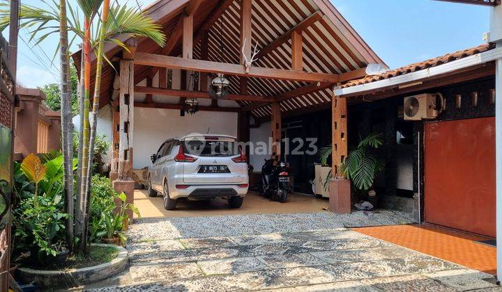 Dijual Rumah Classic dekat di Nusukan Banjarsari, Solo 1