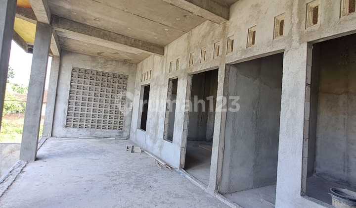 Turun Harga! Rumah Besar 3 Lantai Posisi Hook di Boyolali Cuma 400 Jutaan 2