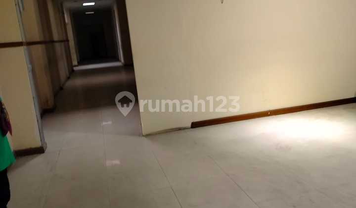 For Rent: Strategic Glass Facade Shophouse on Dr. Radjiman Laweyan Main Road 2