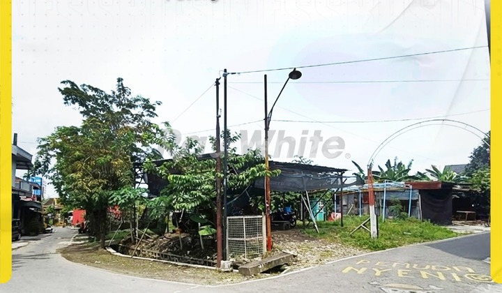 Strategic Wide Land Hook (2080m²) in Pucangsawit, Jebres (Only 100m from Main Road)