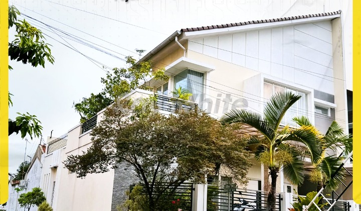 Rumah Mewah Modern Tropis di Perumahan Elit Fajar Indah Solo Rumah Mewah Modern Tropis di Perumahan Elit Fajar Indah Solo