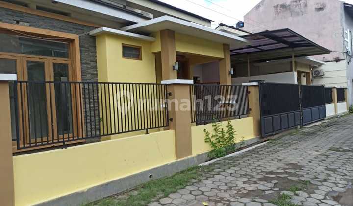 Dijual Rumah 2 Jejer & Tanah di Baturan, Colomadu, Karanganyar Dijual Rumah 2 Jejer & Tanah di Baturan, Colomadu, Karanganyar