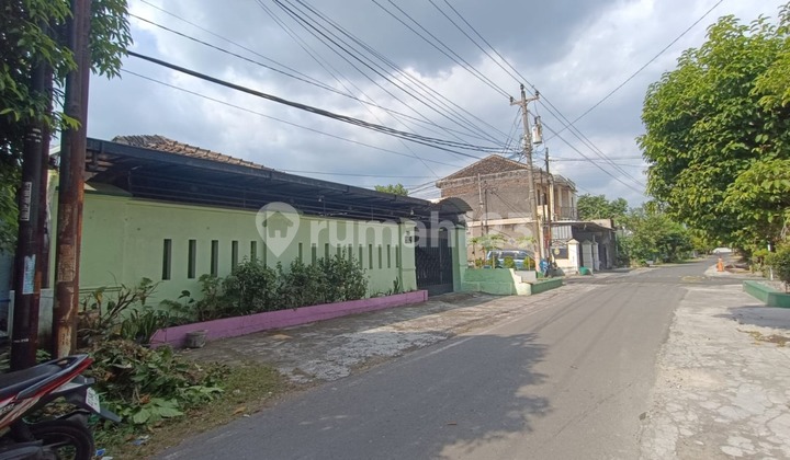 City Center Boarding House, 200m from Manahan Statue Solo, Ready to Use 1