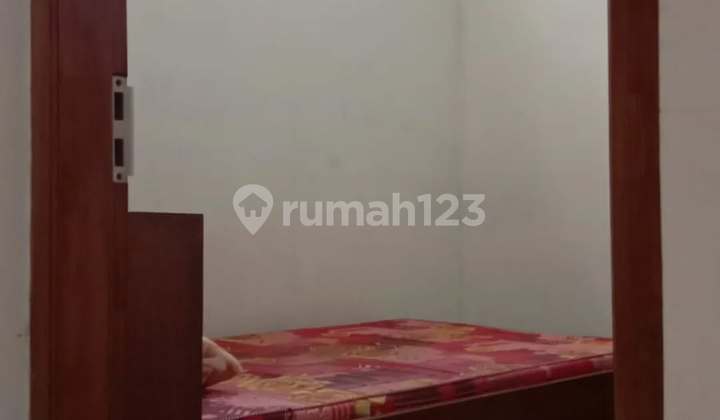 Investasi Triple Income! Rumah Induk + Kost 9 Kamar + Kios di Karangasem Dekat Ums 2