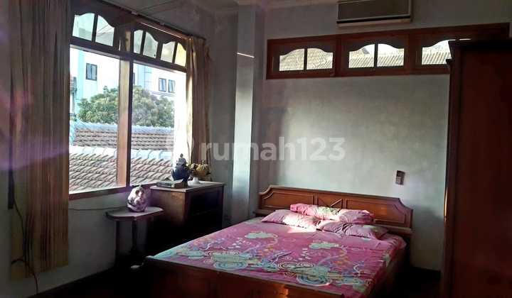 Dijual Rumah Tengah Kota, Halaman Luas di Manahan, Solo 2