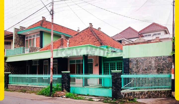 Dijual Rumah Besar Muka Lebar di Kawasan Batik Sondakan Laweyan
