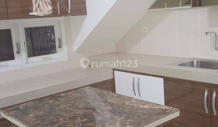 Rumah Mewah 2 Lantai Semi Furnish kawasan Elite di Baturan, Colomadu 2