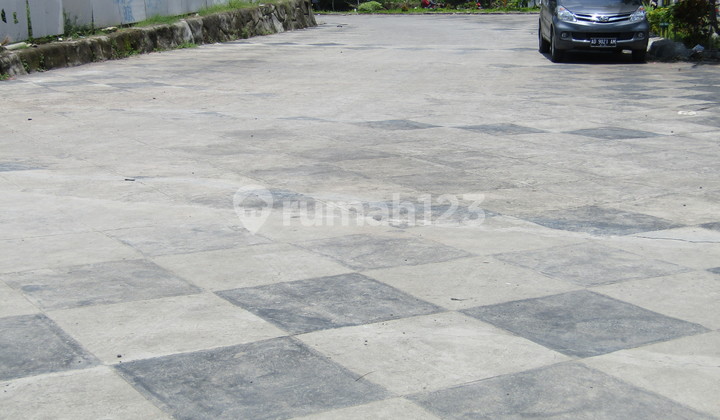 For Rent: Adi Soemarmo Street Shop House, Near Airport, Move-in Ready