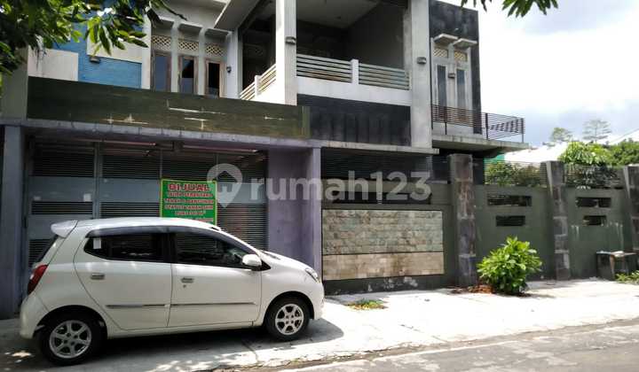 Dijual Rumah Mewah Besar Posisi Hook di Kerten Laweyan Solo 2