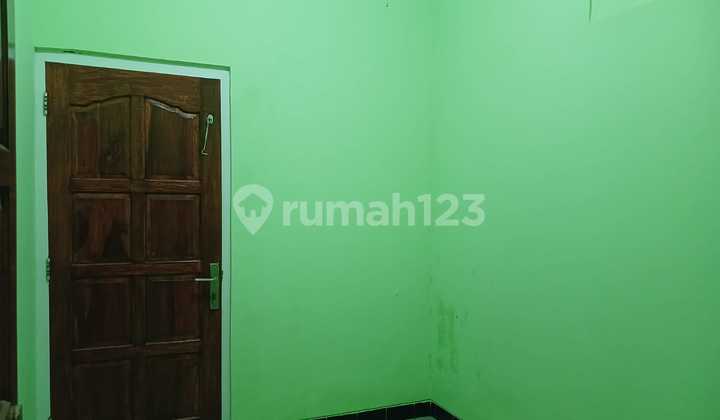 For Sale Large Wide-Front House in the Batik Sondakan Laweyan Area 2