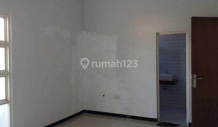 Dijual Rumah 2 Lantai Tengah Kota Solo, di Mangkubumen, Siap Huni 2