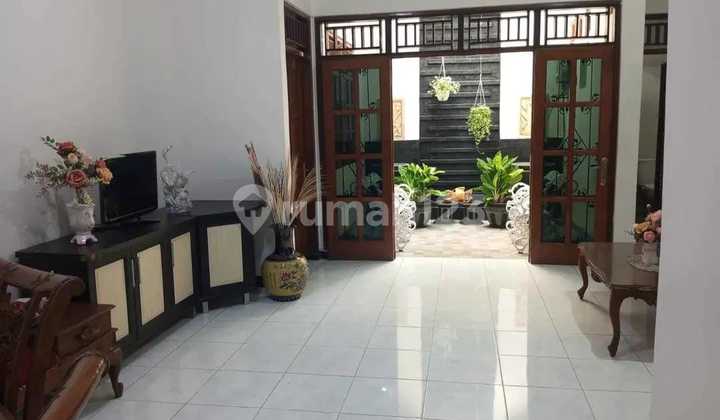 Dijual Rumah Megah Berkanopi Penuh dengan Muka Lebar di Sondakan Laweyan 2